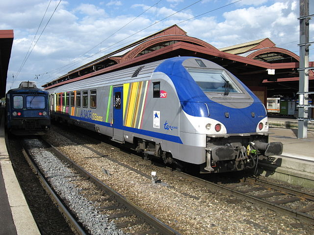 Le train SNCF Alsacien, le TER  sur la route départementale (D417) pour voir la transhumance de munster 2026.