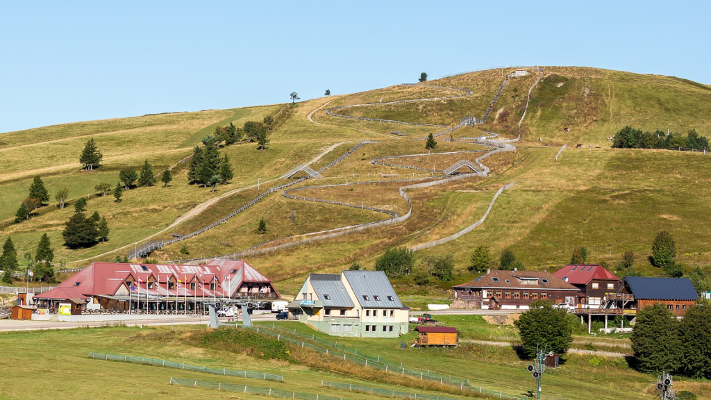 jungfrauenkopf-ete.jpg
Le Markstein et le Jungfrauenkopf en été dans les Vosges